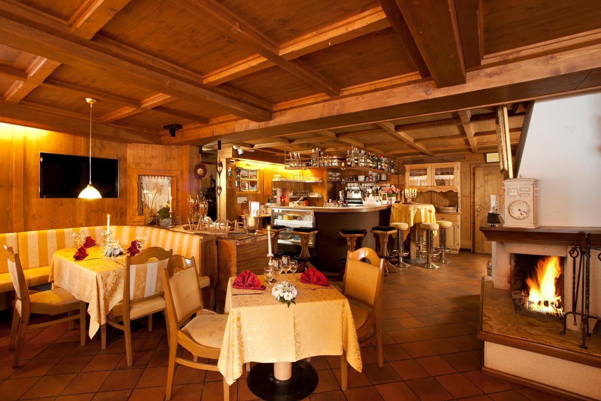 Hotel Italia Corvara In Badia Eksteriør billede