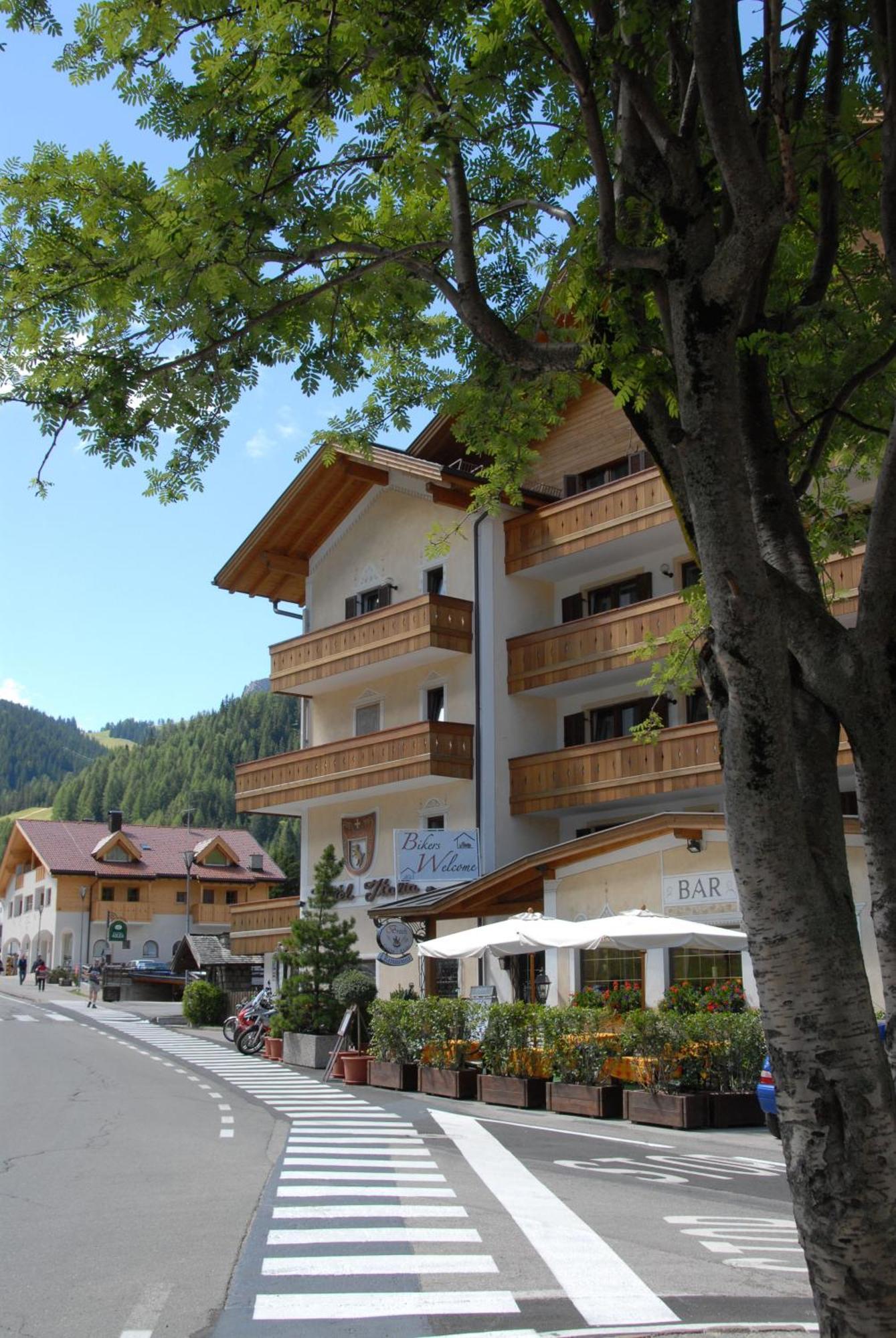 Hotel Italia Corvara In Badia Eksteriør billede