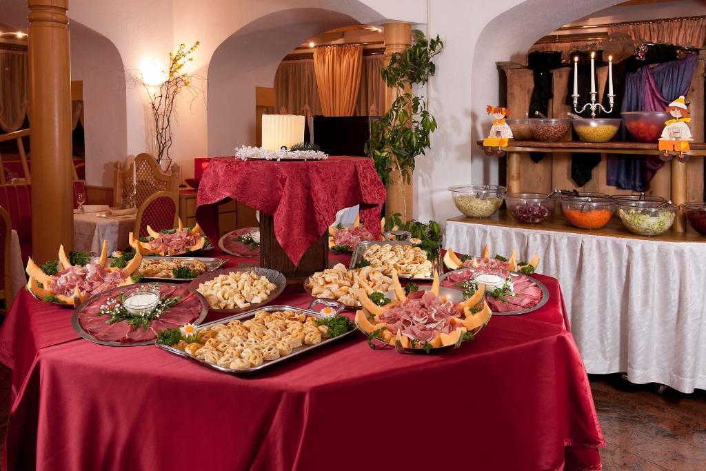 Hotel Italia Corvara In Badia Eksteriør billede